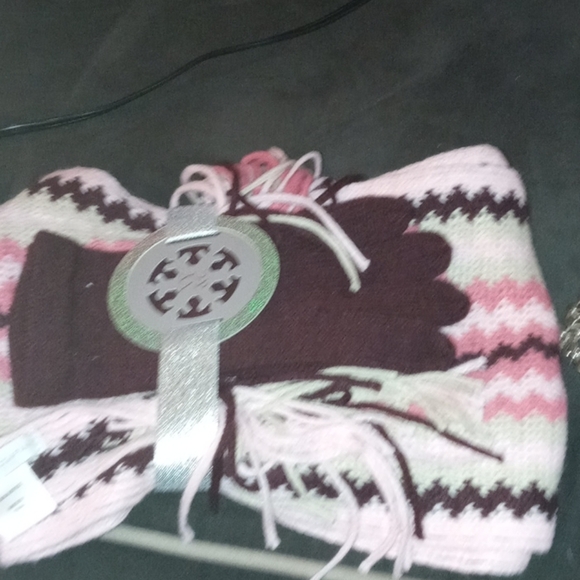 New York & Company Accessories - Scarf set never been worn